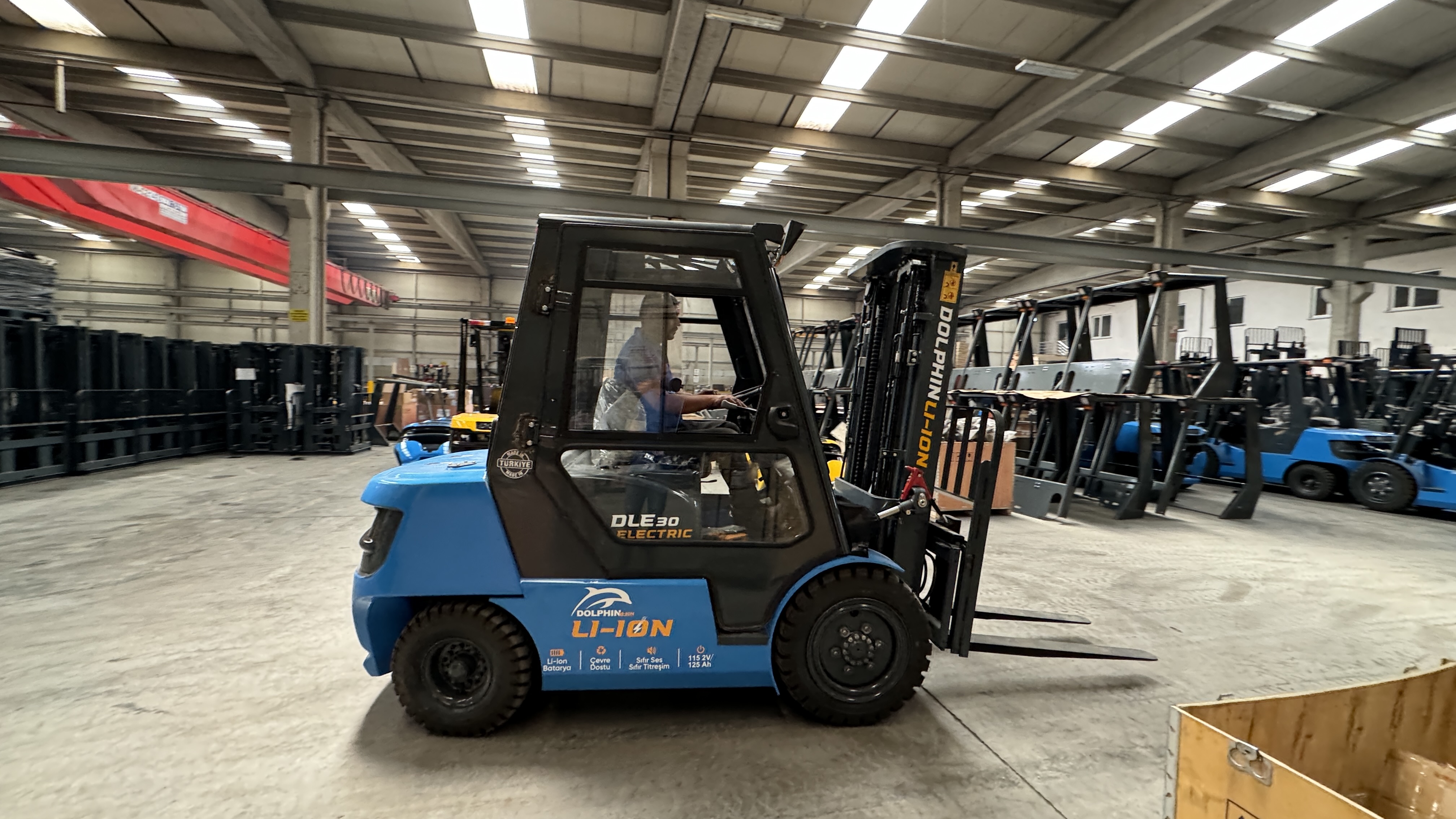 aa-20240713-35130045-35130034-elektrikli-forklift-kapali-alanlarda-emisyonu-en-aza-indirmek-icin-calisiyor.jpg