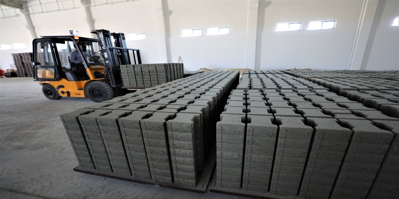 karatay-belediyesi-beton-elemanlari-fabrikasi-kurdu-4.jpg