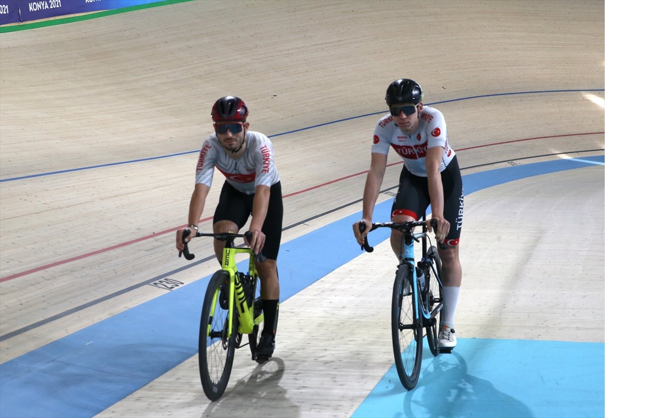 aa-20250205-36959567-36959563-milli-bisikletci-ramazan-yilmaz-uci-pist-bisikleti-uluslar-kupasina-hazirlaniyor.jpg