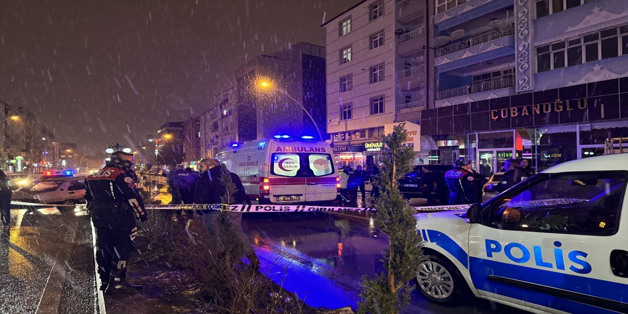 aa-20250219-37106047-37106044-karamanda-kaza-yapan-alkollu-surucu-polis-arabasinda-kendini-vurdu.jpg