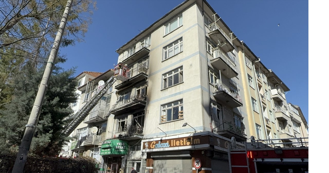 aa-20250416-37651901-37651898-konyada-4-katli-binada-cikan-yangina-ekipler-mudahale-ediyor.jpg