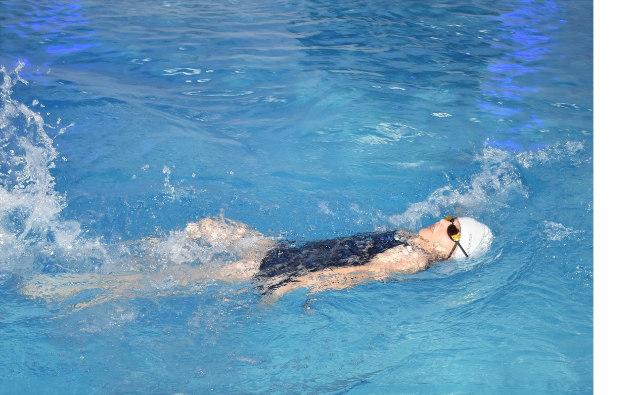 aa-20250423-37720385-37720381-biyonik-kulakla-duyan-aybuke-yuzmede-milli-takim-hedefliyor.jpg