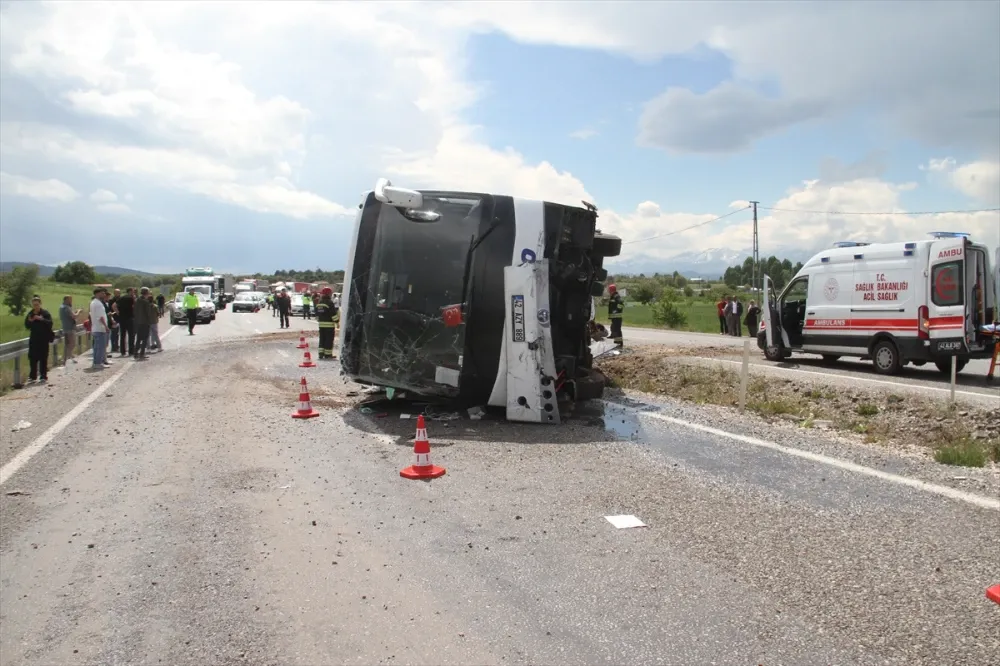 aa-20250514-37949963-37949959-konyada-yolcu-otobusu-devrildi-13-kisi-yaralandi.webp