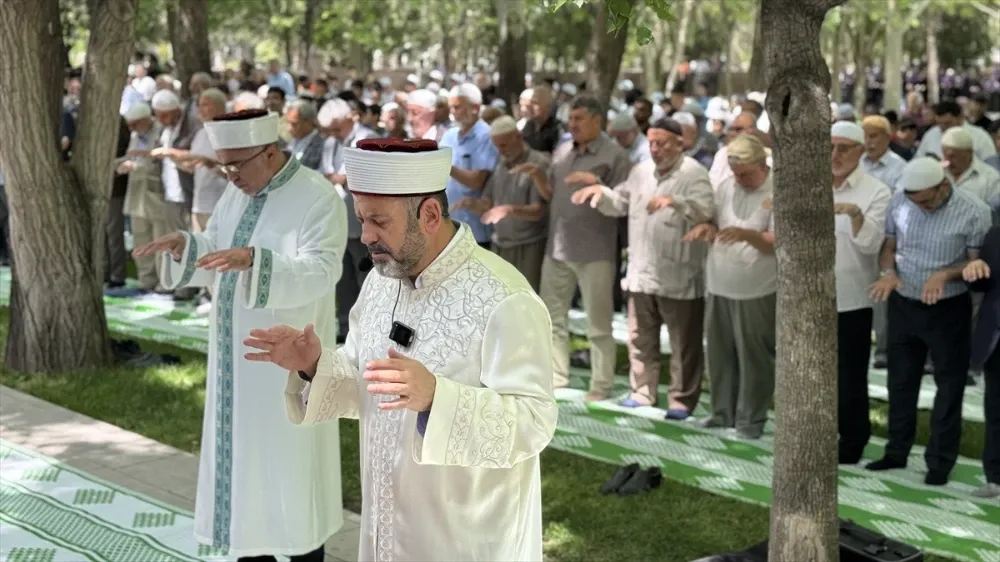 aa-20250523-38055523-38055519-konyada-tarihi-namazgahta-yagmur-duasi-yapildi.webp