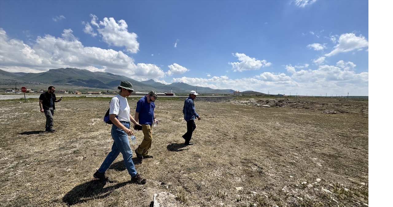 aa-20250526-38083882-38083880-abdli-hidrojeoloji-uzmani-prof-dr-fryar-konyadaki-obruklari-inceledi.jpg