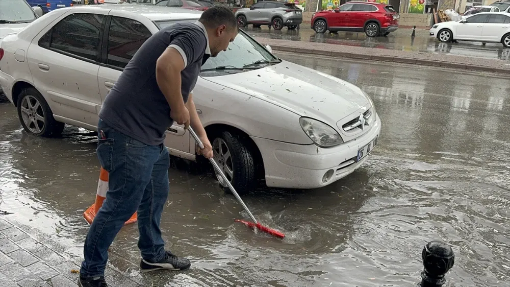 aa-20250614-38278149-38278146-konyada-saganak-ve-dolu-hayati-olumsuz-etkiledi.webp