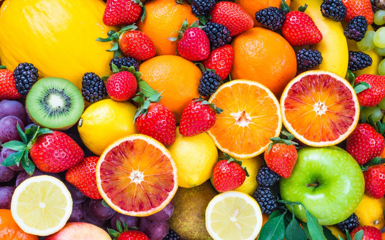 frukty-iagody-assorti-mnogo-raznye.jpg