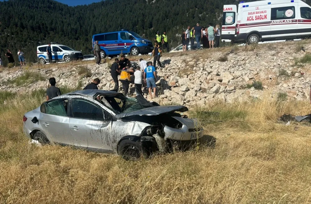 aa-20250711-38538317-38538314-konyada-devrilen-otomobildeki-3-kisi-oldu-3-kisi-yaralandi.webp