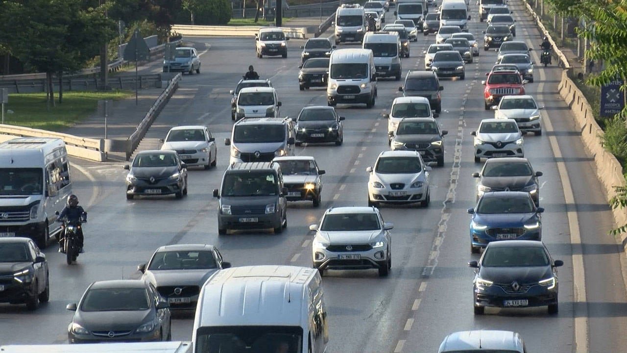 bayram-tatili-sonrasi-istanbul-da-trafik-yogunlugu-yasaniyor.jpg