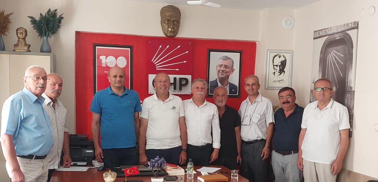 chp-konya-il-baskani-bekir-yaman-ve-bolge-toplantisina-katilanlar-birlikte-1.jpg
