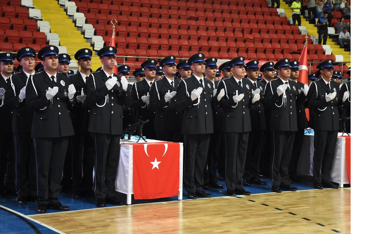 aa-20250723-38637218-38637215-karamanda-egitimlerini-tamamlayan-228-polis-adayi-mezun-oldu.jpg