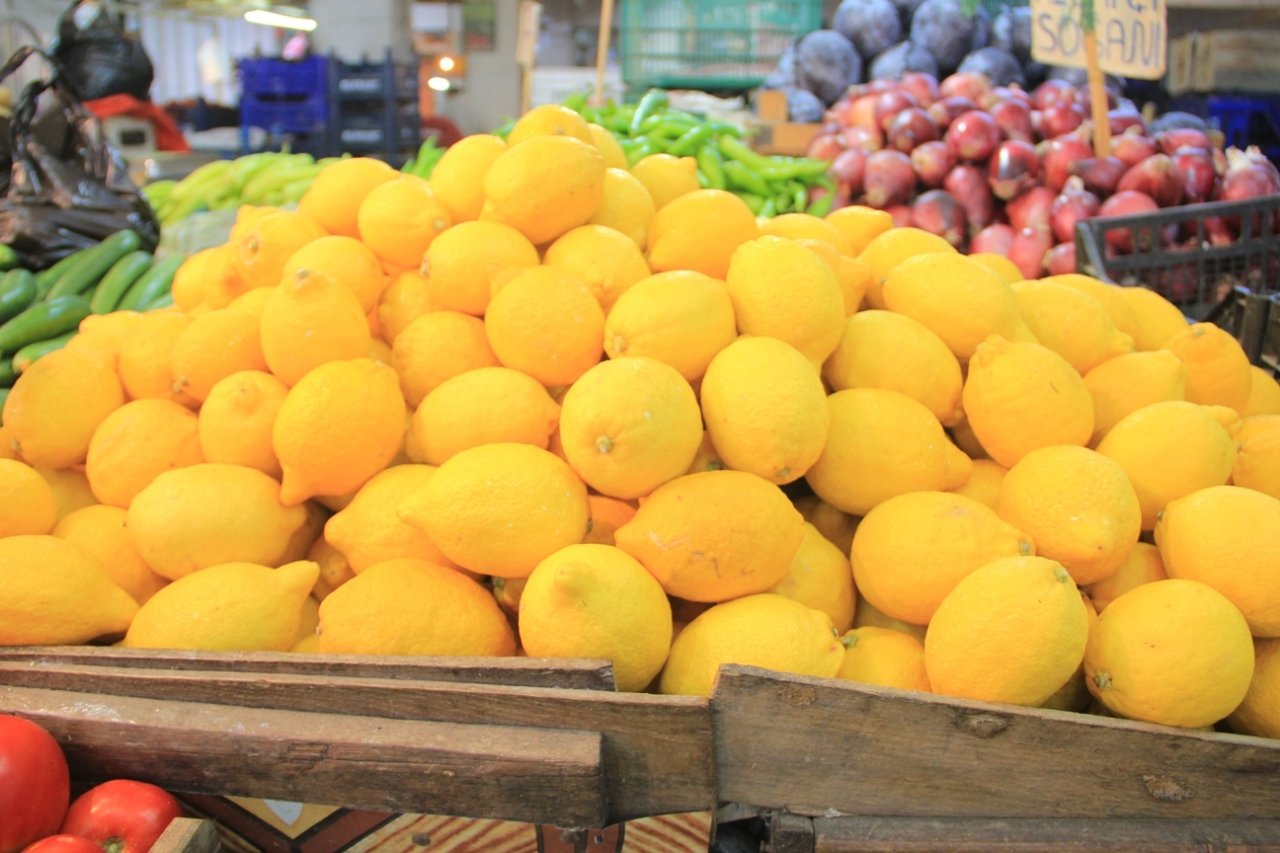pazardaki-limon-fiyatini-goren-kaciyor646f3adcef239a416c8f.jpeg