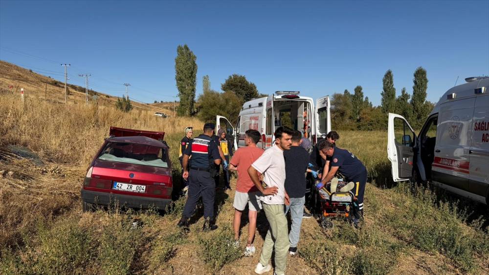 aa-20250922-39194506-39194505-konyada-yoldan-cikarak-bos-araziye-giren-otomobildeki-cift-yaralandi-001.jpg