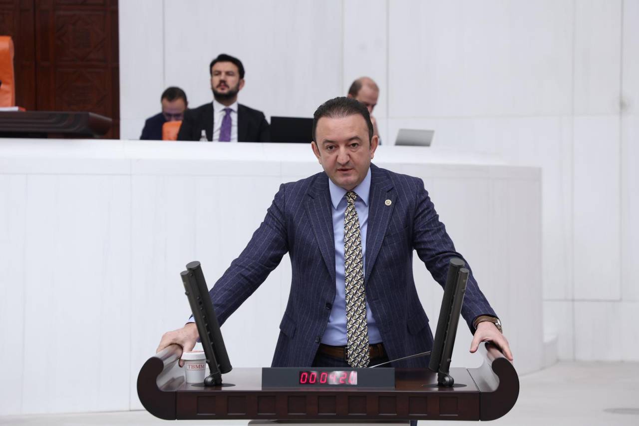 chp-konya-milletvekili-baris-bektas-tbmmsinde-konusurken-foto.jpg