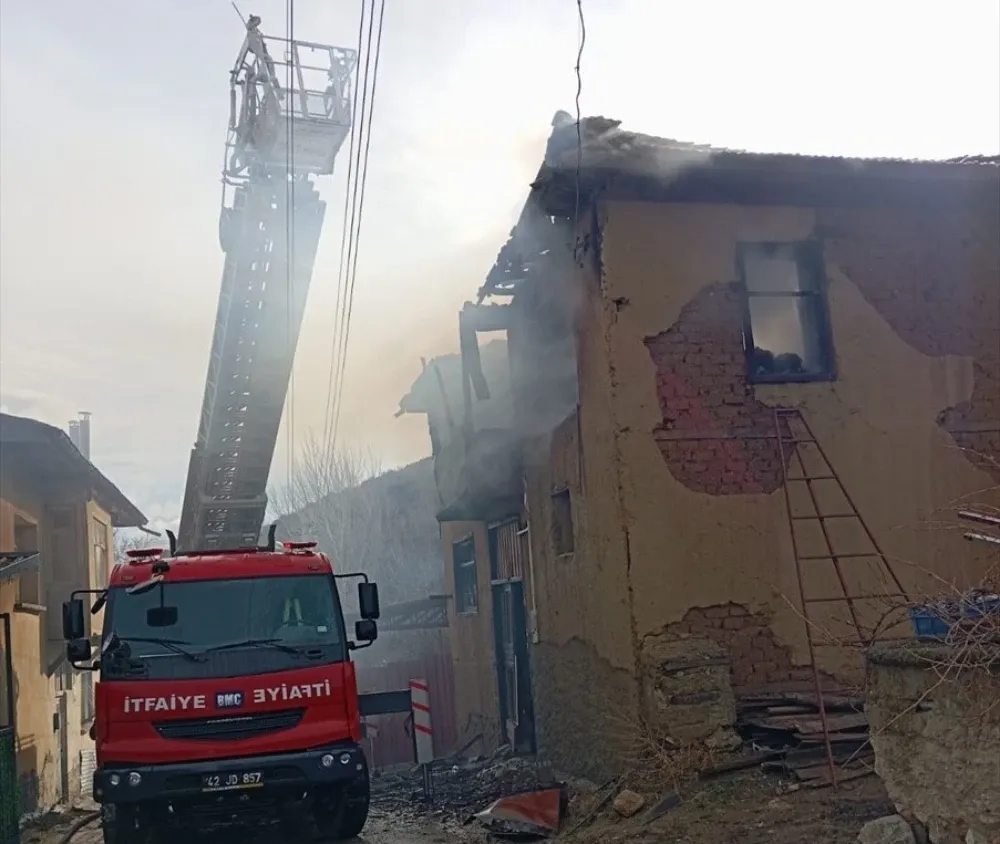 aa-20260104-40157537-40157536-konyada-evinde-yangin-cikan-kadin-yaralandi-001.webp