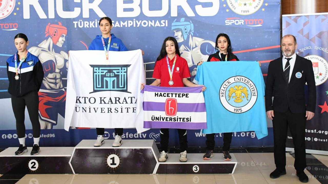 selcuk-universitesi-sporcularindan-kick-boksta-5-madalya-3.jpg