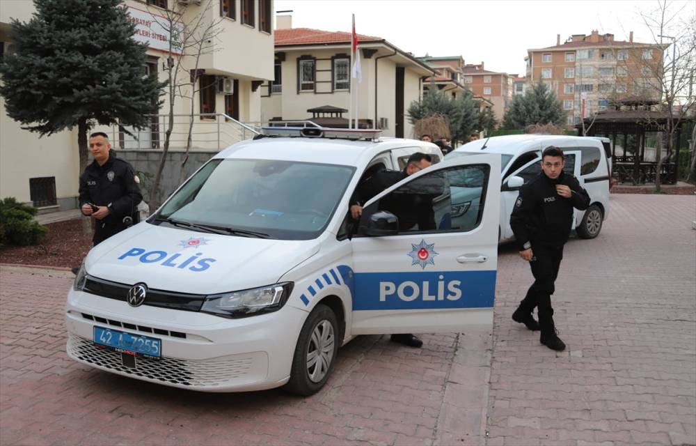 aa-20260410-41075250-41075247-konyada-kavga-ihbarina-giden-polis-ekiplerine-cocuklardan-surpriz-kutlama.jpg