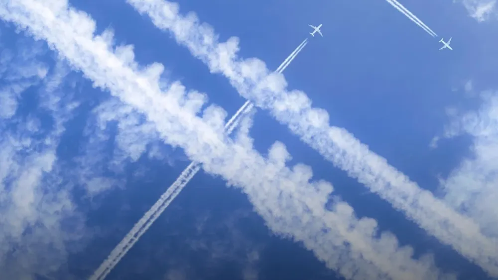 goklerden-inen-komplo-teorisi-chemtrails-mzci-001.webp