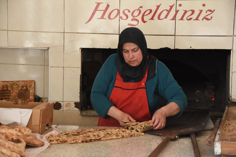 aa-20260502-41268535-41268532-cirak-olarak-basladigi-pide-firininda-8-yildir-ustalik-yapiyor.webp