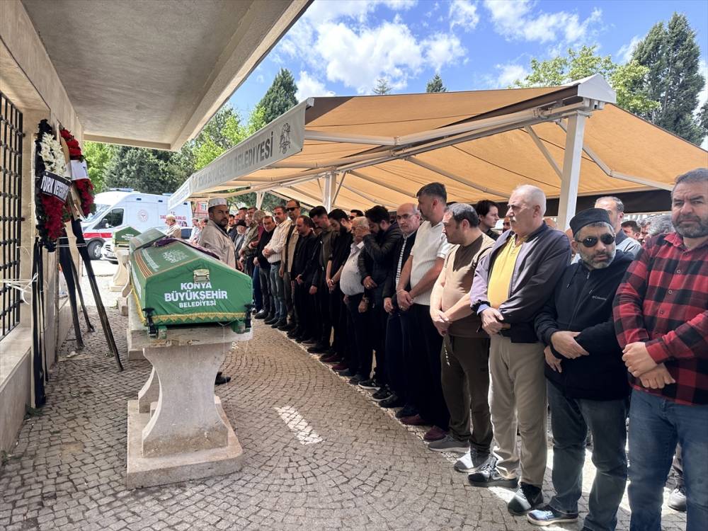 aa-20260517-41410022-41410020-konyada-ogullari-tarafindan-oldurulen-anne-ve-baba-defnedildi-001.jpg