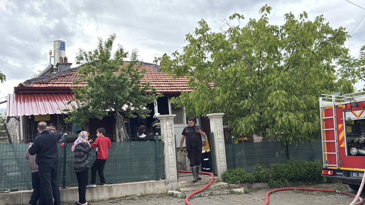 aa-20260523-41477121-41477119-konyada-yangin-cikan-ev-kullanilamaz-hale-geldi.jpg
