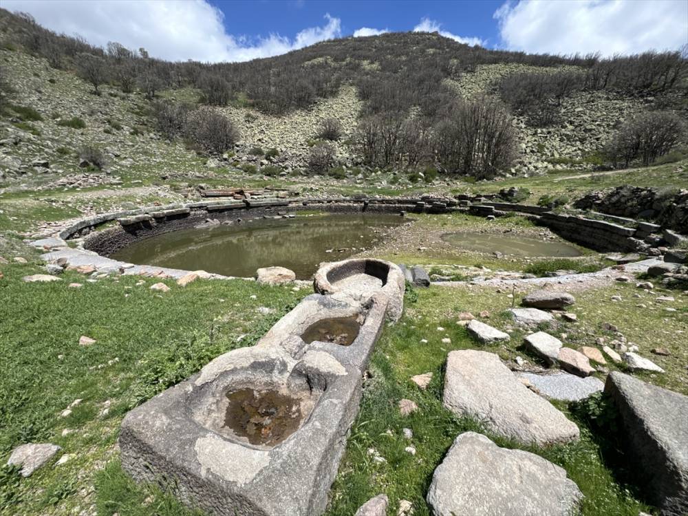 aa-20260528-41516020-41516001-karadagdaki-antik-havuz-ve-tarihi-yapilar-ziyaretcisini-bekliyor.jpg