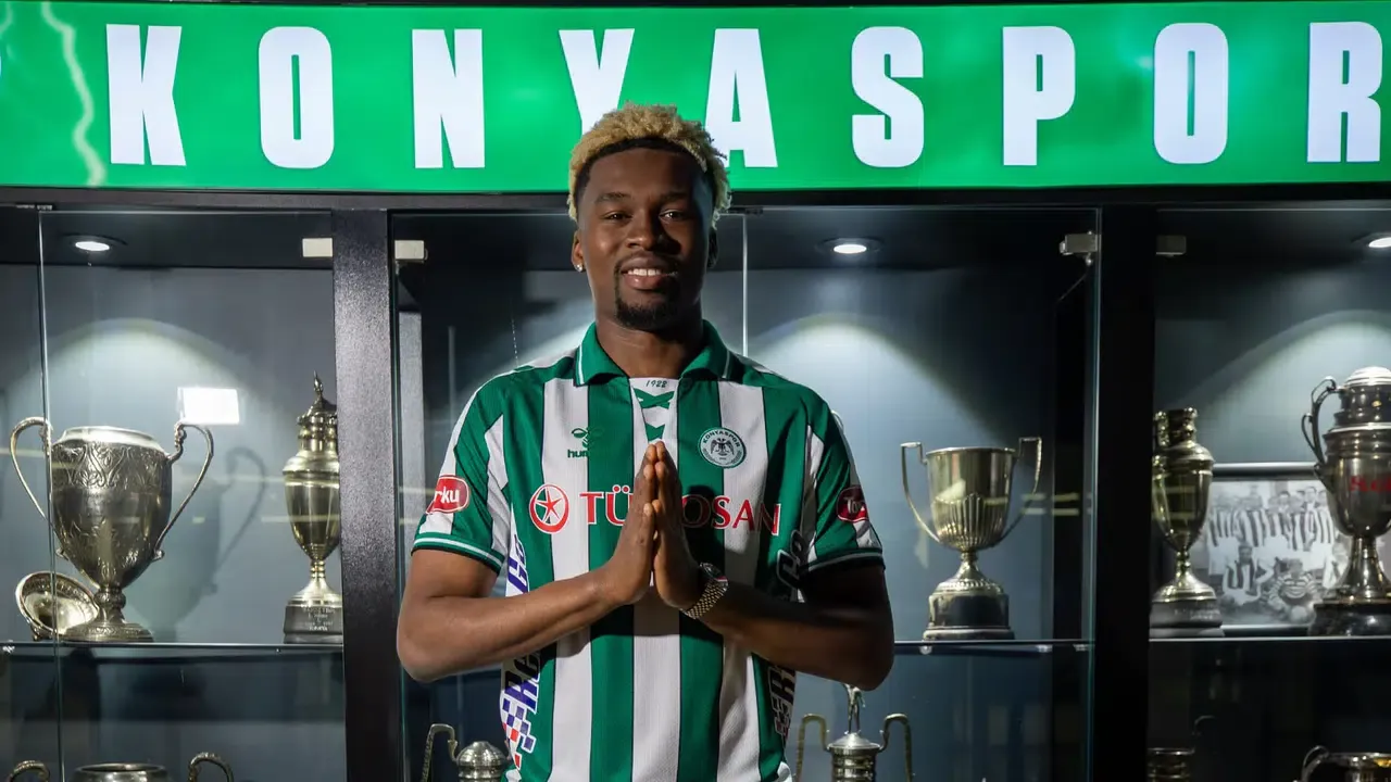 9776-konyasporda-adamo-nagalo-imzayi-atti.webp