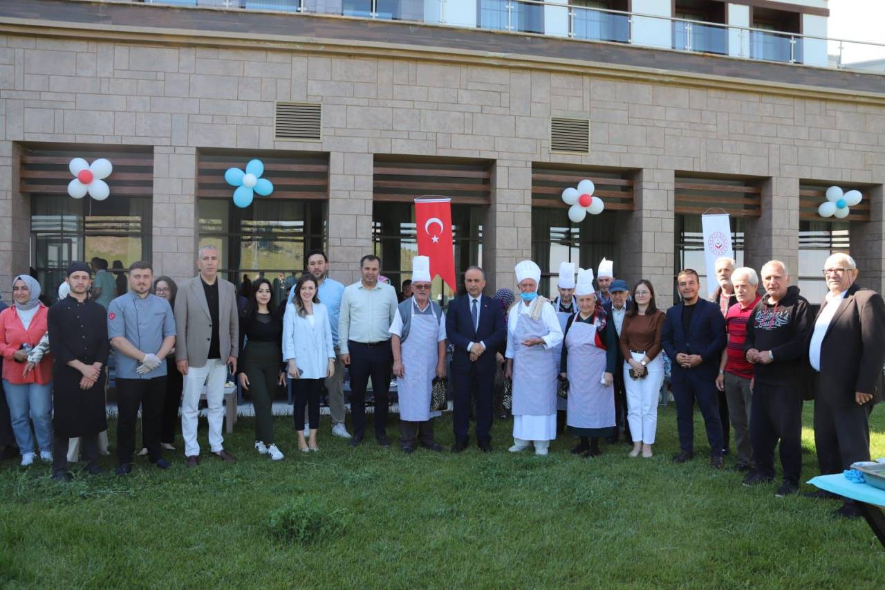 aa-20260603-41569991-41569987-huzurevi-sakinleri-yemek-yarismasinda-hunerlerini-sergiledi.jpg