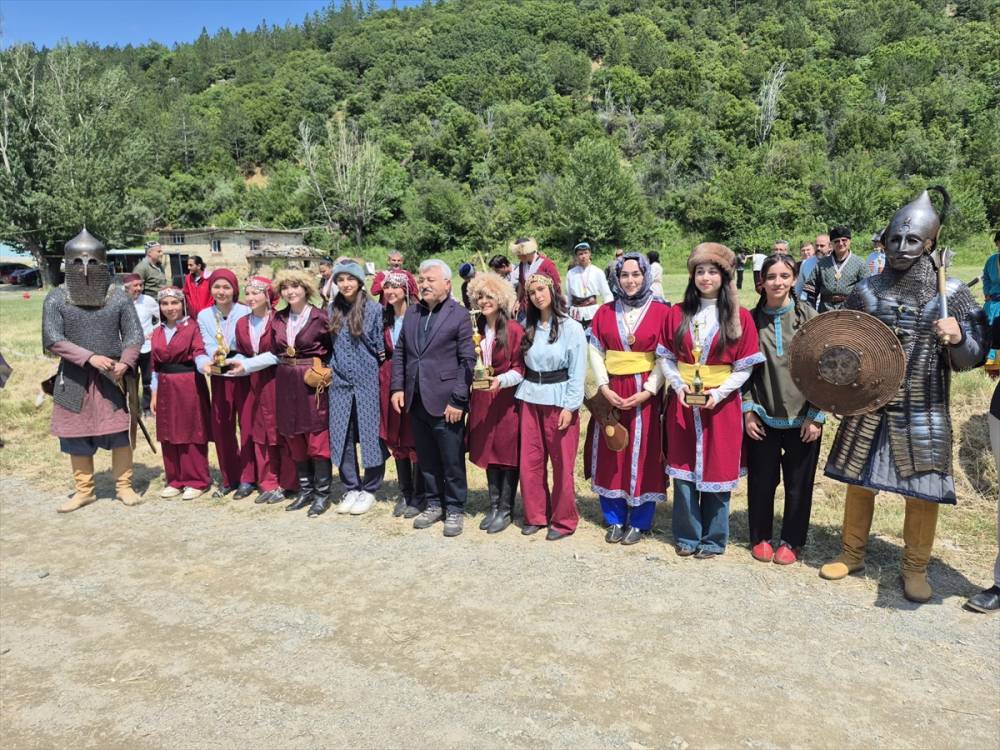 aa-20260614-41672571-41672568-konyada-okcu-dostlar-nasreddin-hoca-bulusmasi-tamamlandi.jpg