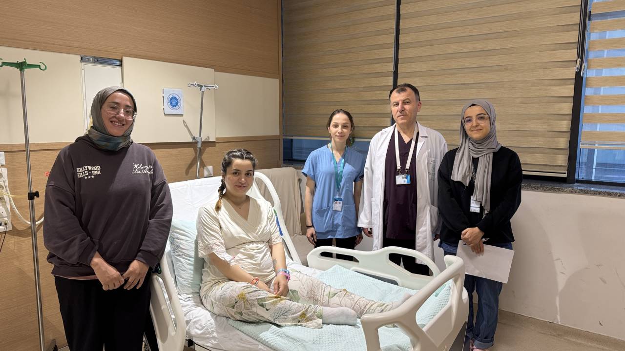 aa-20260622-41747264-41747259-ikiz-annenin-ikiz-bebeklerini-de-ayni-doktor-dunyaya-getirdi.jpg