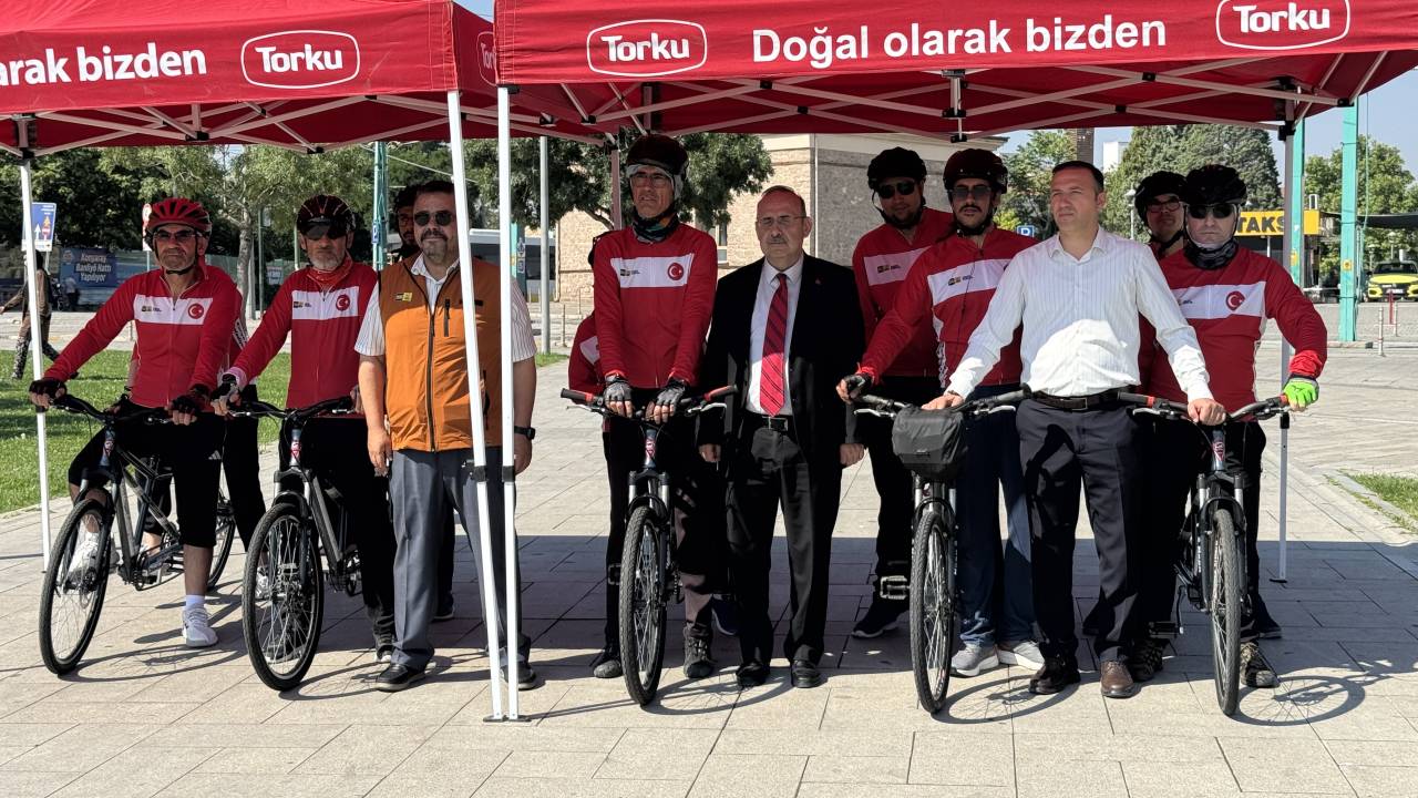 aa-20260710-41939099-41939096-gorme-engelliler-15-temmuz-sehitleri-icin-konyadan-ankaraya-pedal-ceviriyor.jpg
