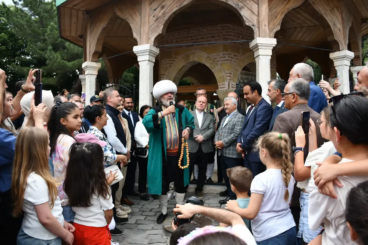 vsmq-temsili-nasreddin-hoca-sacintidan-kayyumlu-esek-sakasi.webp