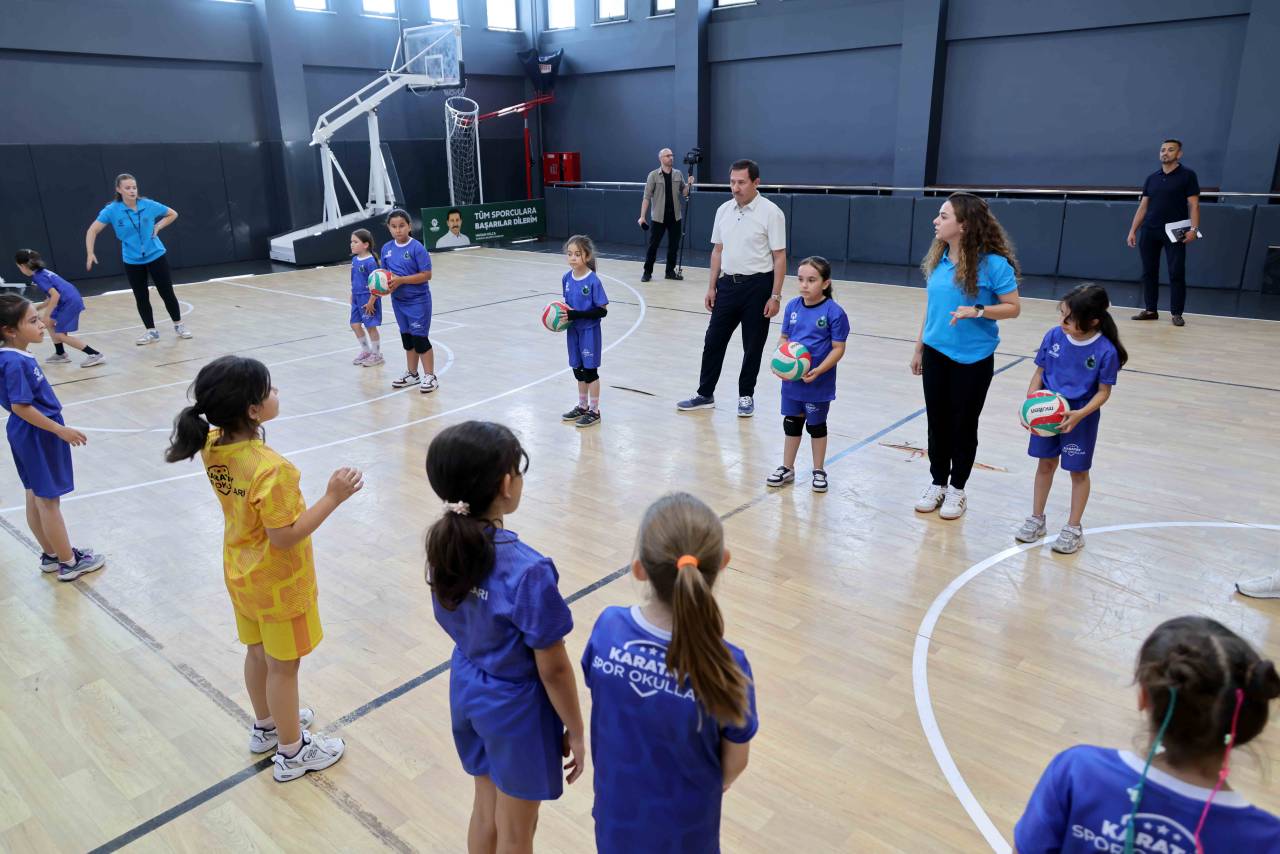 baskan-kilca-karatay-yaz-spor-okullarinda-ogrencilerle-bulustu-1.jpg