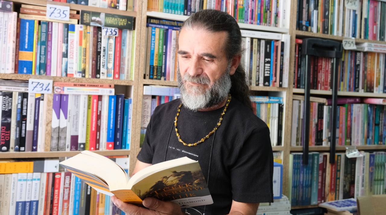aa-20260729-42093152-42093148-kitap-sevgisini-53-bin-eserlik-sahaf-dukkanina-tasidi.jpg