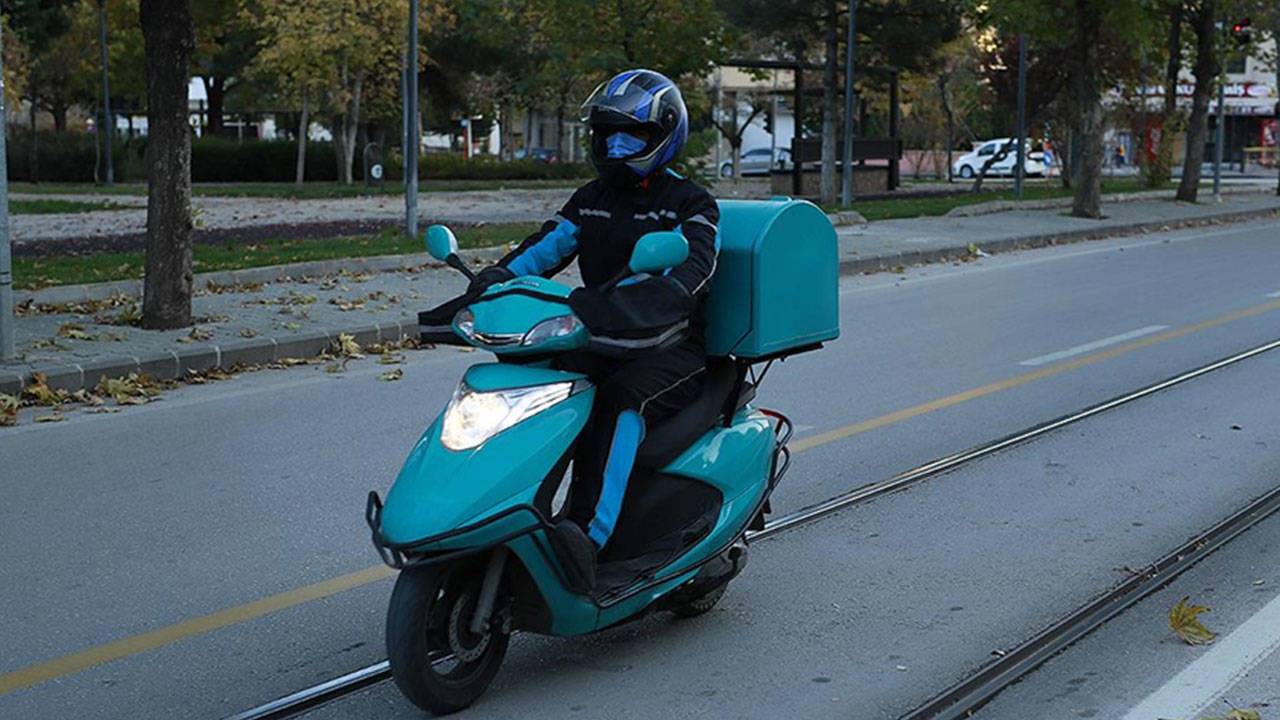 motokurye-maaslari-ne-kadar-motokurye-nasil-olunur-gerekli-sartlar-belgeler-ve-basvuru-adimlari.jpg