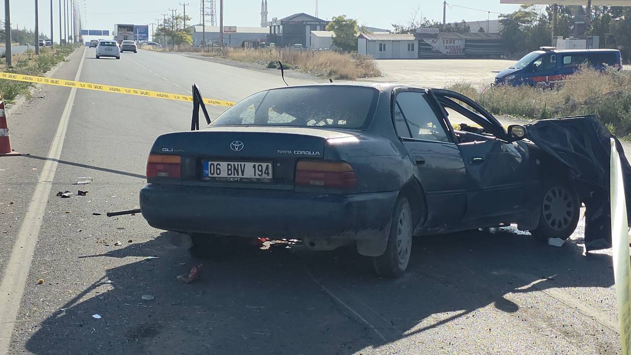 aa-20260823-42283161-42283160-aksarayda-aydinlatma-diregine-carpan-otomobildeki-2-kisi-oldu-2-kisi-agir-yaralandi-1.jpg