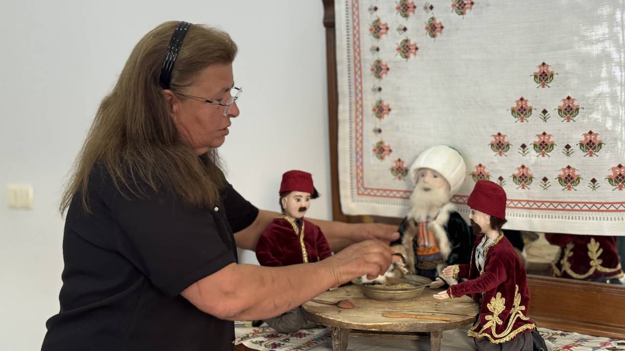 aa-20260825-42299715-42299711-aksehirli-usta-ogretici-kitre-bebeklerle-nasrettin-hoca-fikralarini-gelecege-tasiyor.jpg