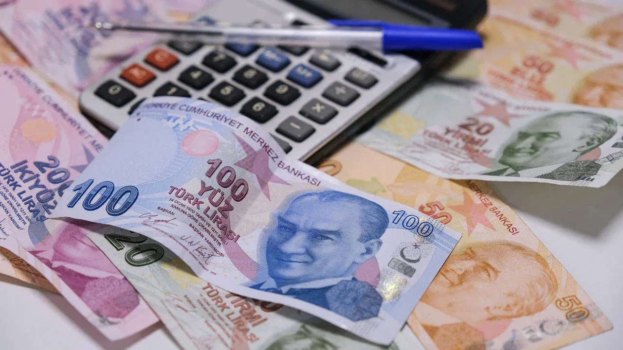 zamli-memur-maaslari-belli-oldu-kim-ne-kadar-maas-alacak.webp
