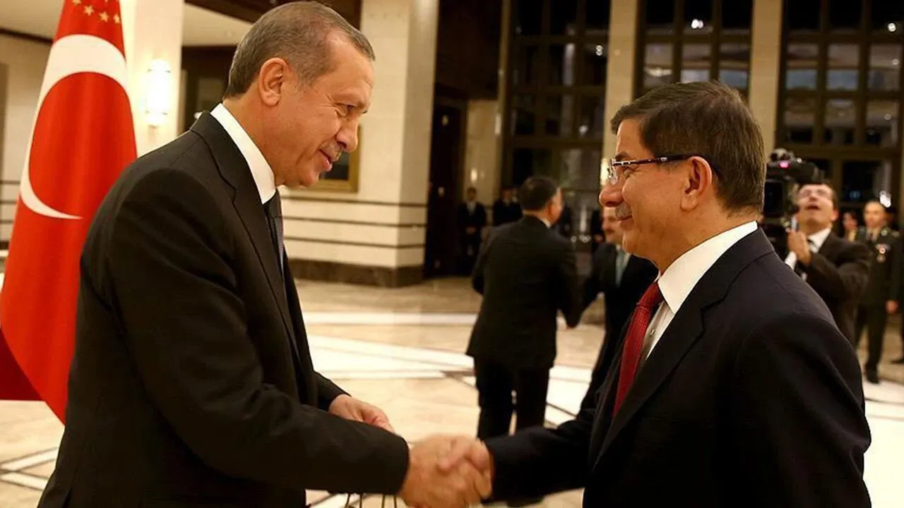 ahmet-davutoglu-recep-tayyip-erdogan.webp