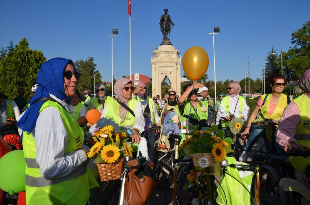 aa-20260913-42459208-42459205-konyada-kadinlar-dunya-otomobilsiz-kentler-gunune-dikkati-cekmek-icin-pedal-cevirdi.jpg