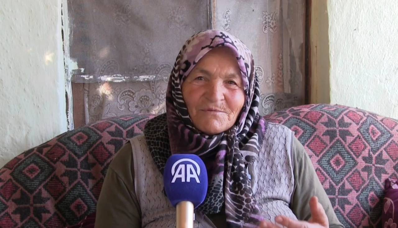 aa-20260921-42529373-42529372-isitme-cihaziyla-esinin-sesini-53-yil-sonra-ilk-kez-duydu.jpg
