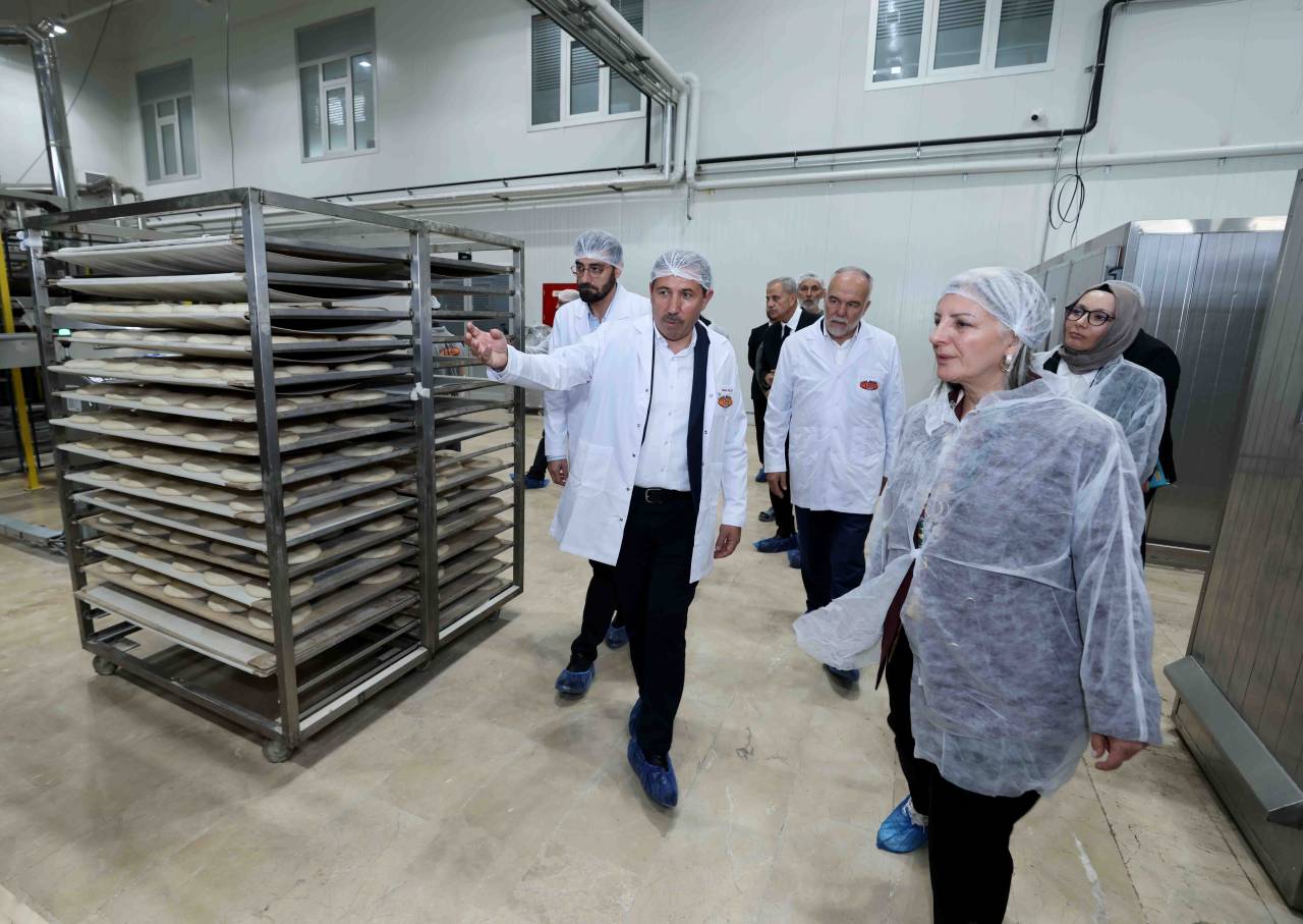 tarim-ve-gida-politikalari-kurulu-uyelerinden-karatay-halk-ekmek-fabrikasina-ziyaret-5.jpg