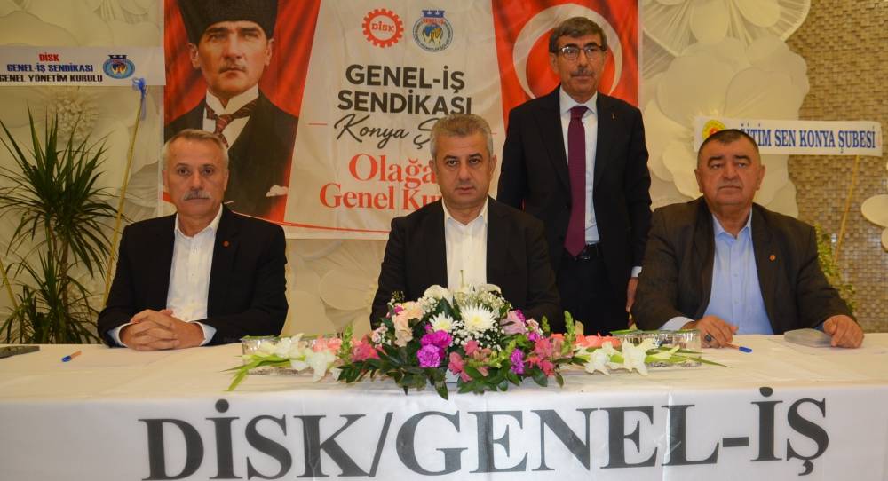 mustafa-tamer-genel-kurula-katilan-genel-merkez-yoneticileriyle-birlikte-002.jpg