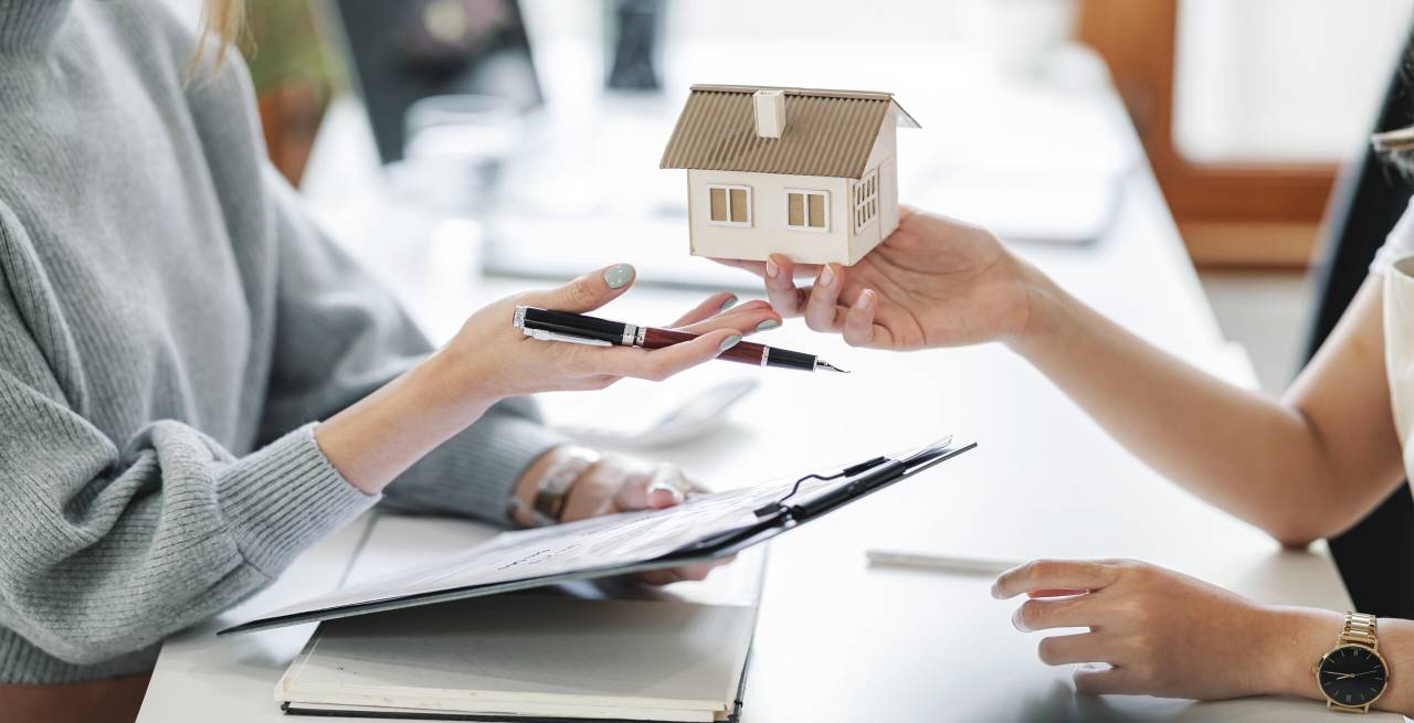 real-estate-agreement-concept-real-estate-agents-agree-to-buy-a-home-and-give-a-house-to-clients-scaled-1.jpg