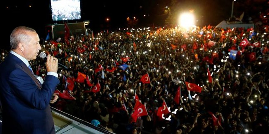 Cumhurbaşkanı Erdoğan balkon konuşması yaptı