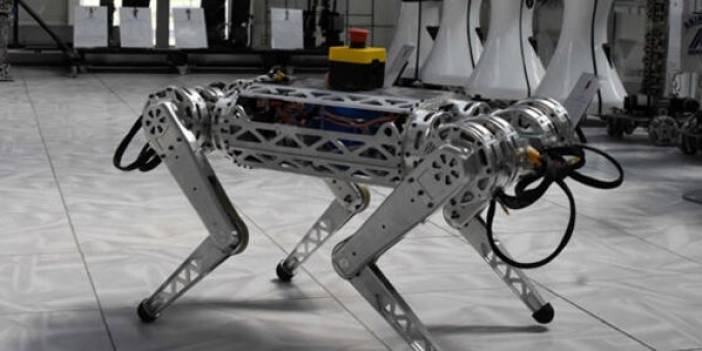 Konya'da üretilen yerli robot "ARAT" büyük ilgi gördü