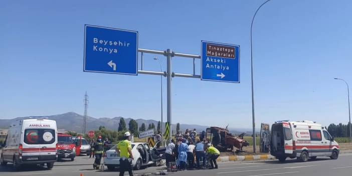 Konya'da traktör ile otomobil çarpıştı 4 yaralı