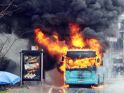 Okmeydanı’nda halk otobüsünü ateşe verdiler