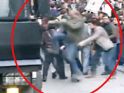 Ahmet Şık polis panzerine böyle saldırdı